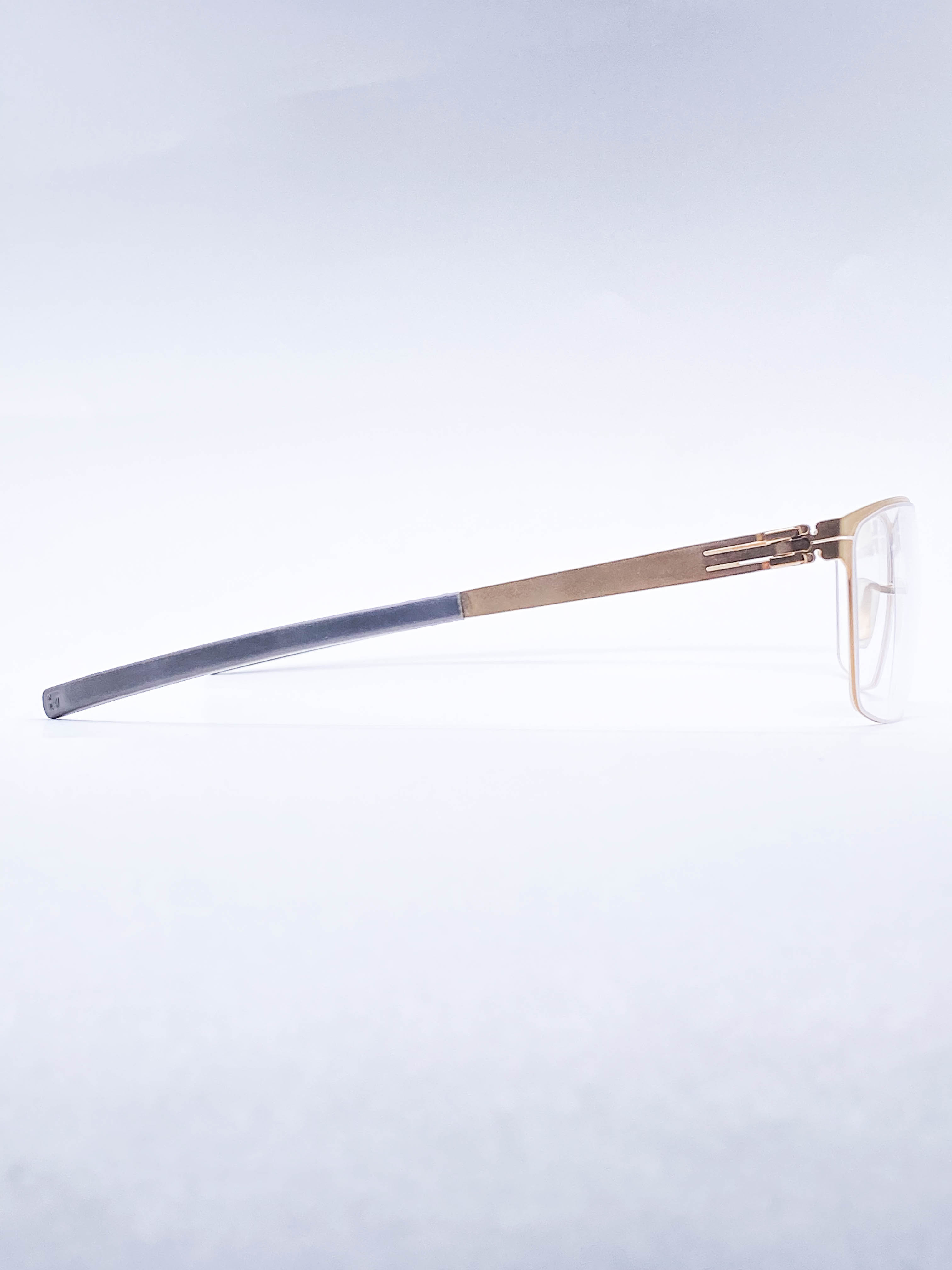 Ic-berlin (IB-Sven H;MattGold: Warm Grey: RXClear; Flex)